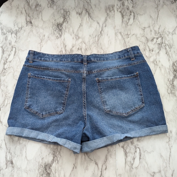 Women's Jean Shorts Time & Tru Plus Size 16 - Picture 2 of 7